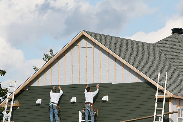 Professional Siding technician working in Hoffman Estates, IL